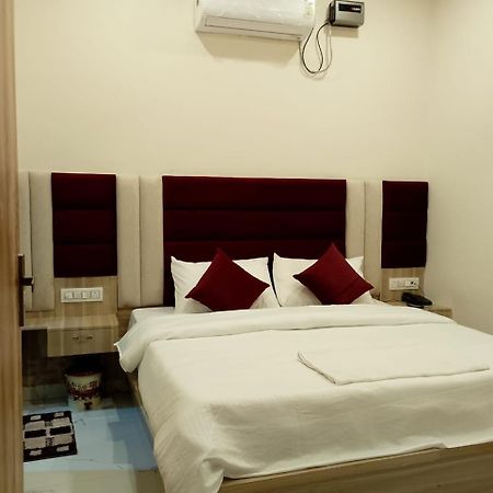 Hotel Lr Delite Inn Mathura Exterior foto
