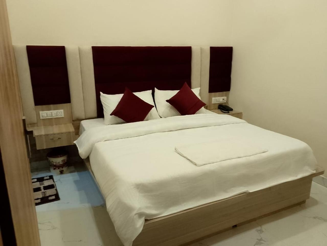 Hotel Lr Delite Inn Mathura Exterior foto